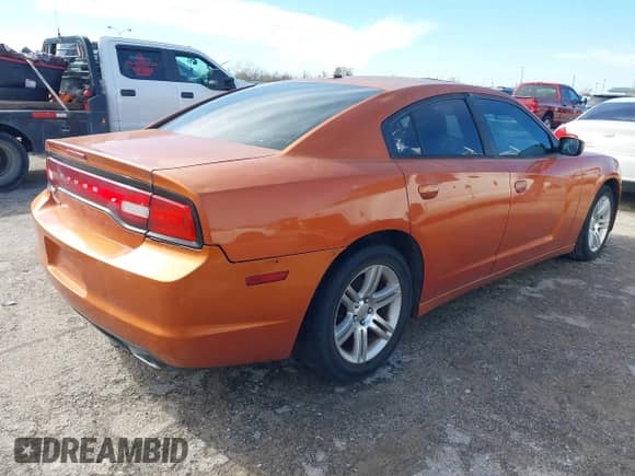 2011 Dodge Charger Rallye z VIN 2B3CL3CG3BH591200, wystawiony jako IAAI lot #41339033 z przebiegiem 182 173 mil mil oraz . Historia ofert i sprzedaży dostępna na DreamBid. Obrazek 4.