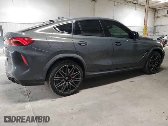 ✅ 2022 BMW X6 M • VIN: 5YMCY0C02N9L05849 • Lot: 50930984. Wystawiony na Copart z przebiegiem 11 766 mil. Bezpłatny archiwum sprzedaży aukcyjnych z USA i szczegółowy raport historii pojazdu na DreamBid. Zdjęcie 3.