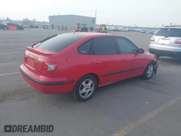 ✅ 2005 Hyundai Elantra GLS • VIN: KMHDN56D85U151951 • Lot: 41903925. Wystawiony na IAAI z przebiegiem 246 891 mil. Bezpłatny archiwum sprzedaży aukcyjnych z USA i szczegółowy raport historii pojazdu na DreamBid. Zdjęcie 4.