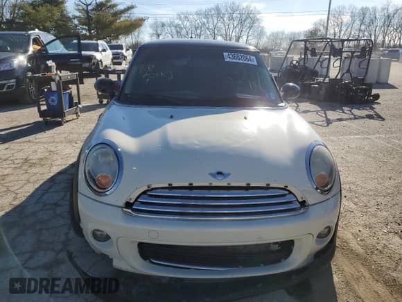 2011 MINI Hardtop с VIN WMWSU3C59BT099244, выставлен на аукционе Copart как лот 43682064 с пробегом 168 133 миль миль и Чистый • Clean title. История ставок и продаж доступна на DreamBid. Изображение 5.