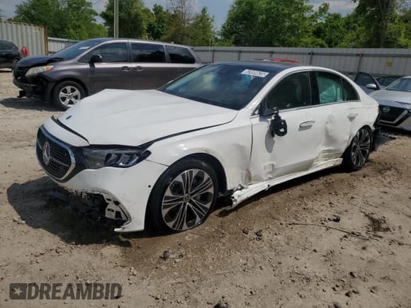 ✅ 2025 Mercedes-Benz E 350 • VIN: W1KLF4GB7SA135800 • Lot: 52899635. Listed on Copart with 3,168 mi. Free auction sales archive from the USA and detailed vehicle history report at DreamBid. Image 1.