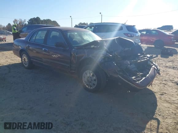 ✅ 2003 Mercury Grand Marquis GS Convenience • VIN: 2MEFM74W03X639764 • Lot: 43533234. Wystawiony na IAAI z przebiegiem 109 039 mil. Bezpłatny archiwum sprzedaży aukcyjnych z USA i szczegółowy raport historii pojazdu na DreamBid. Zdjęcie 1.