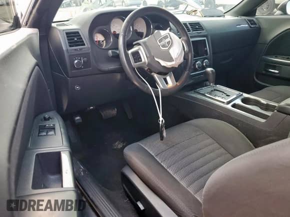 ✅ 2014 Dodge Challenger SXT • VIN: 2C3CDYAG6EH266853 • Лот: 71193375. Размещён на Copart с пробегом 84 261 миль миль. Получите бесплатный доступ к архиву аукционных продаж из США и посмотрите подробный отчёт об истории автомобиля на DreamBid. Изображение 8.