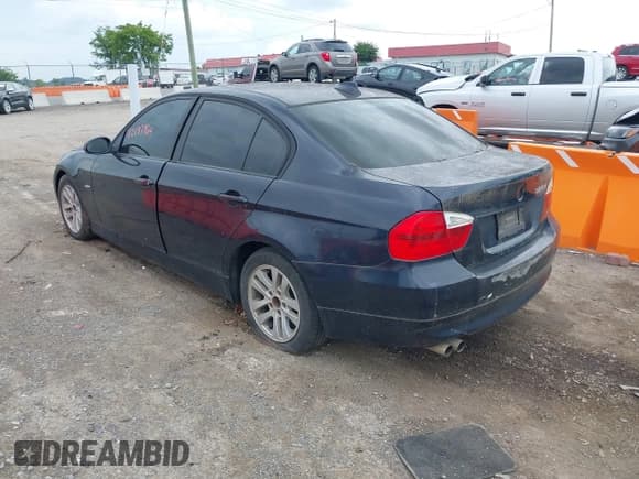✅ 2006 BMW 3 Series 325xi • VIN: WBAVD13556KV07302 • Lot: 42697964. Wystawiony na IAAI z przebiegiem 187 451 mil. Bezpłatny archiwum sprzedaży aukcyjnych z USA i szczegółowy raport historii pojazdu na DreamBid. Zdjęcie 3.