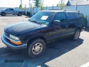 ✅ 2000 Chevrolet Blazer LT • VIN: 1GNDT13W0Y2353621 • Lot: 42053605. Wystawiony na IAAI z przebiegiem 164 160 mil. Bezpłatny archiwum sprzedaży aukcyjnych z USA i szczegółowy raport historii pojazdu na DreamBid. Zdjęcie 2.