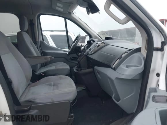 ✅ 2017 Ford Transit XL • VIN: 1FBZX2ZM2HKB13862 • Lot: 42248396. Wystawiony na IAAI z przebiegiem 160 798 mil. Bezpłatny archiwum sprzedaży aukcyjnych z USA i szczegółowy raport historii pojazdu na DreamBid. Zdjęcie 5.