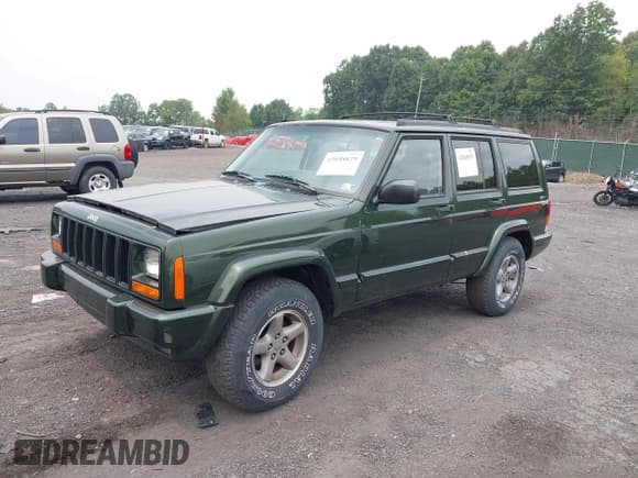 ✅ 1998 Jeep Cherokee Sport • VIN: 1J4FJ68S8WL250622 • Лот: 42848829. Опубликован ранее на IAAI с пробегом 196 065 миль. Бесплатный доступ к архиву аукционных продаж из США и подробный отчёт об истории автомобиля на DreamBid. Изображение 2.