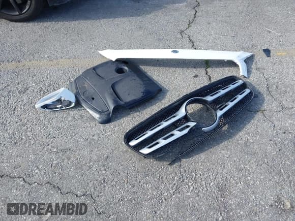 ✅ 2020 Mercedes-Benz GLA 250 • VIN: W1NTG4EB2LU040032 • Lot: 42206435. Wystawiony na IAAI z przebiegiem 66 085 mil. Bezpłatny archiwum sprzedaży aukcyjnych z USA i szczegółowy raport historii pojazdu na DreamBid. Zdjęcie 12.