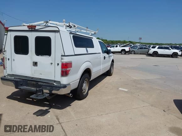 ✅ 2012 Ford F-150 XL • VIN: 1FTMF1CM7CKE24675 • Лот: 41884476. Опубликован ранее на IAAI с пробегом 127 455 миль. Бесплатный доступ к архиву аукционных продаж из США и подробный отчёт об истории автомобиля на DreamBid. Изображение 4.