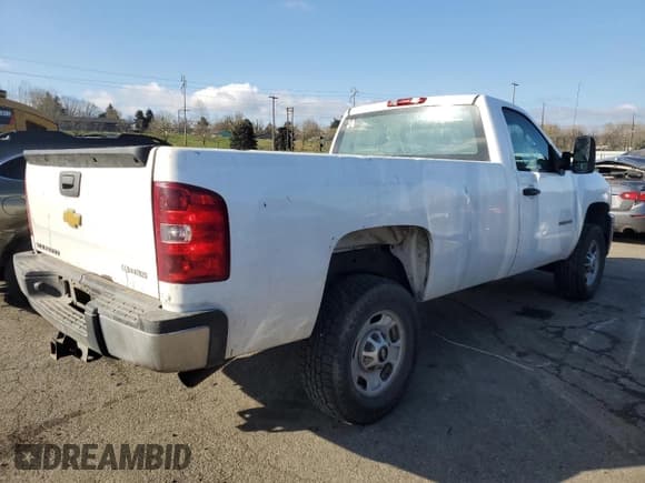 ✅ 2014 Chevrolet Silverado 2500HD Work Truck • VIN: 1GC0CVCG7EF123781 • Lot: 48190775. Wystawiony na Copart z przebiegiem 255 478 mil. Bezpłatny archiwum sprzedaży aukcyjnych z USA i szczegółowy raport historii pojazdu na DreamBid. Zdjęcie 3.