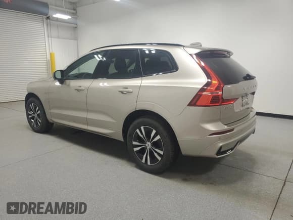 ✅ 2025 Volvo XC60 Core • VIN: YV4M12RJ7S1093423 • Лот: 70765565. Опубликован ранее на Copart с пробегом 14 396 миль. Бесплатный доступ к архиву аукционных продаж из США и подробный отчёт об истории автомобиля на DreamBid. Изображение 2.