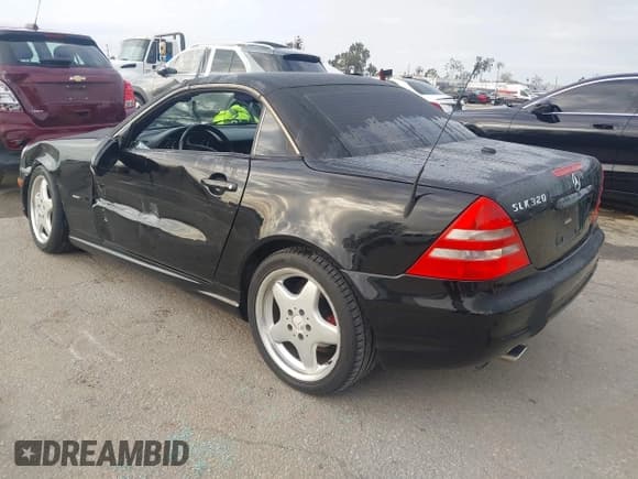 ✅ 2001 Mercedes-Benz SLK 230/320 • VIN: WDBKK65F71F223880 • Lot: 43756946. Listed on IAAI with 127,050 mi. Free auction sales archive from the USA and detailed vehicle history report at DreamBid. Image 3.
