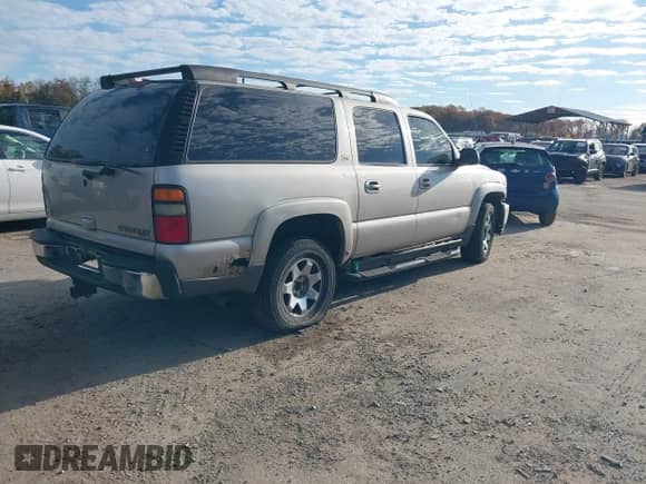 ✅ 2004 Chevrolet Suburban LS • VIN: 3GNFK16T74G235158 • Lot: 43622160. Listed on IAAI with 248,014 mi. Free auction sales archive from the USA and detailed vehicle history report at DreamBid. Image 4.