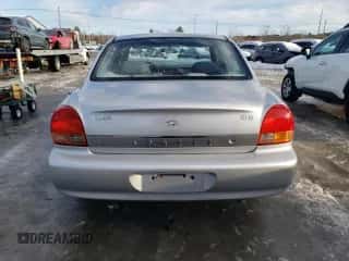 2000 Hyundai Sonata GLS z VIN KMHWF35V0YA224725, wystawiony jako Copart lot #46110805 z przebiegiem 82 863 mil mil oraz Czysty tytuł • Clean title. Historia ofert i sprzedaży dostępna na DreamBid. Obrazek 6.