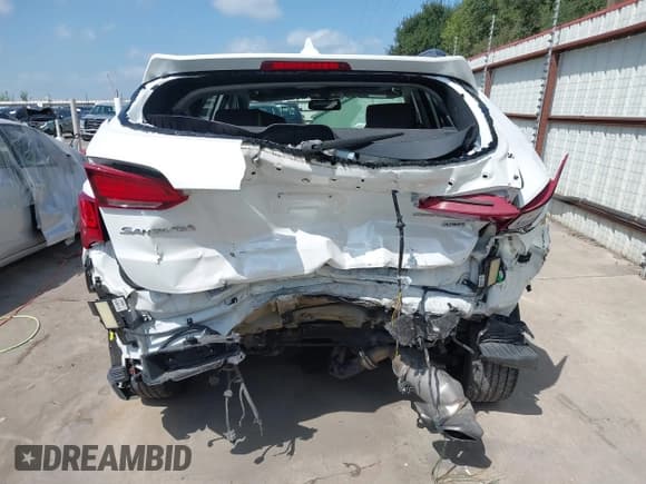 ✅ 2017 Hyundai Santa Fe Ultimate • VIN: 5NMZW4LA1HH042352 • Lot: 42753102. Listed on IAAI with 86,473 mi. Free auction sales archive from the USA and detailed vehicle history report at DreamBid. Image 17.
