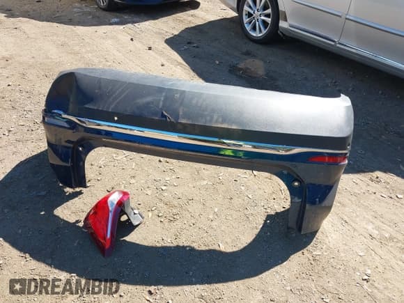 ✅ 2020 Chevrolet Equinox LT • VIN: 2GNAXJEV5L6153020 • Lot: 43486682. Listed on IAAI with 66,378 mi. Free auction sales archive from the USA and detailed vehicle history report at DreamBid. Image 12.