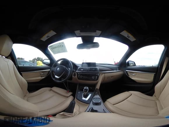 ✅ 2018 BMW 3 Series 330i • VIN: WBA8B9G58JNU97948 • Lot: 43534682. Listed on IAAI with 39,361 mi. Free auction sales archive from the USA and detailed vehicle history report at DreamBid. Image 18.