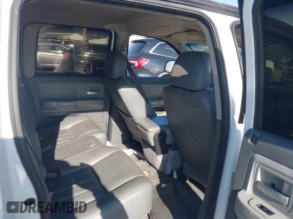 2005 Dodge Dakota Laramie with VIN 1D7HE58N95S138915, listed as a IAAI auction lot 41789883 with 342,402 mi miles and . Bid and sale history available at DreamBid. Image 8.