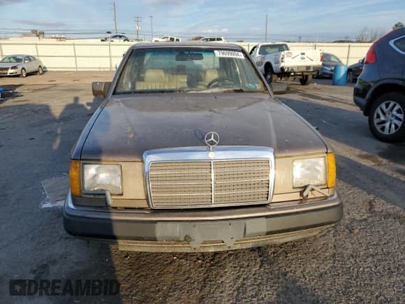 ✅ 1990 Mercedes-Benz 260 • VIN: WDBEA26D8LB226481 • Лот: 79699094. Опубликован ранее на Copart с пробегом 197 582 миль. Бесплатный доступ к архиву аукционных продаж из США и подробный отчёт об истории автомобиля на DreamBid. Изображение 5.
