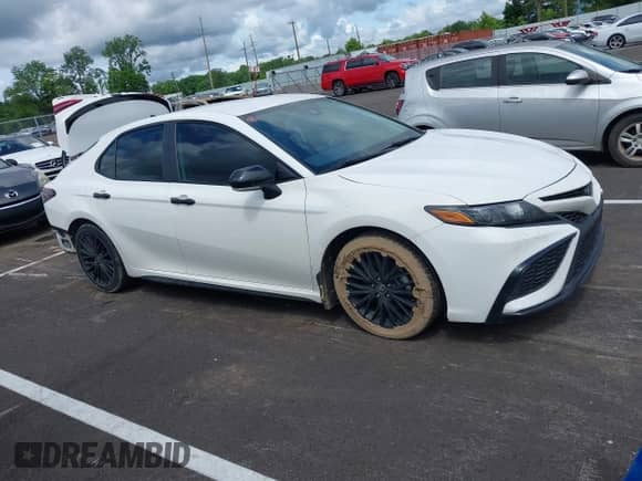 2022 Toyota Camry SE z VIN 4T1T11AK3NU066747, wystawiony jako IAAI lot #42347249 z przebiegiem 112 765 mil mil oraz . Historia ofert i sprzedaży dostępna na DreamBid. Obrazek 13.