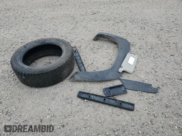 ✅ 2006 Chevrolet Colorado 1LT • VIN: 1GCDT136068241839 • Lot: 84613034. Wystawiony na Copart z przebiegiem 205 564 mil. Bezpłatny archiwum sprzedaży aukcyjnych z USA i szczegółowy raport historii pojazdu na DreamBid. Zdjęcie 14.