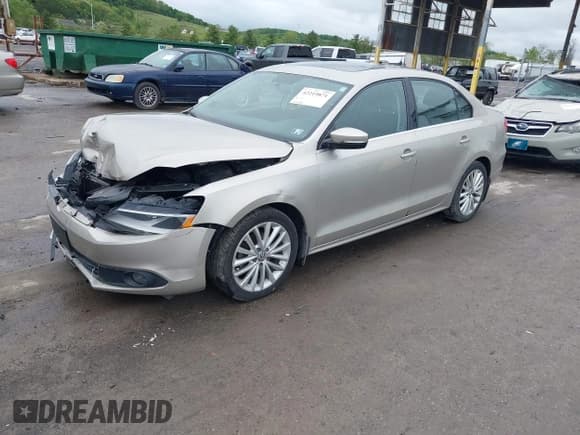 ✅ 2014 Volkswagen Jetta TDI w/Premium/Nav • VIN: 3VWLL7AJ9EM226026 • Lot: 42219871. Wystawiony na IAAI z przebiegiem 100 386 mil. Bezpłatny archiwum sprzedaży aukcyjnych z USA i szczegółowy raport historii pojazdu na DreamBid. Zdjęcie 2.