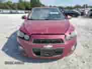 2014 Chevrolet Sonic LT z VIN 1G1JC5SH4E4107699, wystawiony jako Copart lot #68643334 z przebiegiem 240 294 mil mil oraz Szkoda całkowita • Salvage title. Historia ofert i sprzedaży dostępna na DreamBid. Obrazek 5.