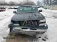 2004 Chevrolet Silverado 1500 LS z VIN 1GCEC14T14E188690, wystawiony jako Copart lot #42616285 z przebiegiem 186 116 mil mil oraz Czysty tytuł • Clean title. Historia ofert i sprzedaży dostępna na DreamBid. Obrazek 5.