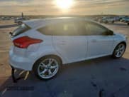 ✅ 2015 Ford Focus Titanium • VIN: 1FADP3N27FL333995 • Lot: 92610975. Wystawiony na Copart z przebiegiem 97 799 mil. Bezpłatny archiwum sprzedaży aukcyjnych z USA i szczegółowy raport historii pojazdu na DreamBid. Zdjęcie 3.