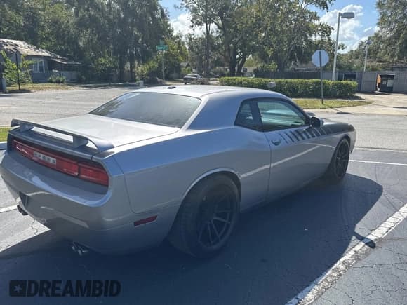 ✅ 2011 Dodge Challenger R/T • VIN: 2B3CJ5DT8BH547934 • Lot: 79324424. Wystawiony na Copart z przebiegiem 132 478 mil. Bezpłatny archiwum sprzedaży aukcyjnych z USA i szczegółowy raport historii pojazdu na DreamBid. Zdjęcie 4.