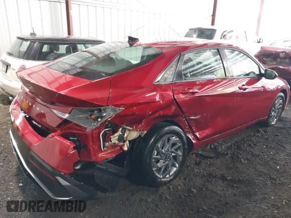 ✅ 2024 Hyundai Elantra SEL • VIN: KMHLM4DG6RU698759 • Lot: 41481310. Listed on IAAI with 9,739 mi. Free auction sales archive from the USA and detailed vehicle history report at DreamBid. Image 6.