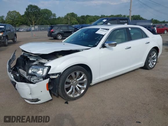 ✅ 2015 Chrysler 300 C • VIN: 2C3CCAEG2FH772766 • Lot: 43008049. Listed on IAAI with 127,261 mi. Free auction sales archive from the USA and detailed vehicle history report at DreamBid. Image 18.