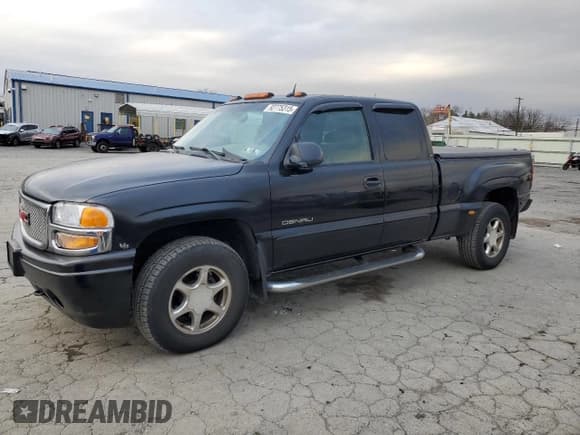 ✅ 2004 GMC Sierra Denali • VIN: 2GTFK69U641212229 • Лот: 92775315. Опубликован ранее на Copart с пробегом 159 583 миль. Бесплатный доступ к архиву аукционных продаж из США и подробный отчёт об истории автомобиля на DreamBid. Изображение 1.