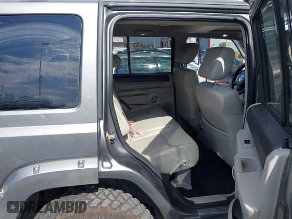 ✅ 2007 Jeep Commander Limited • VIN: 1J8HG58277C657056 • Lot: 43490802. Wystawiony na IAAI z przebiegiem 119 538 mil. Bezpłatny archiwum sprzedaży aukcyjnych z USA i szczegółowy raport historii pojazdu na DreamBid. Zdjęcie 8.