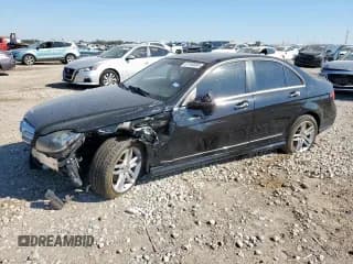 ✅ 2013 Mercedes-Benz C 250 Sport • VIN: WDDGF4HB4DR256014 • Lot: 91190995. Wystawiony na Copart z przebiegiem 141 350 mil. Bezpłatny archiwum sprzedaży aukcyjnych z USA i szczegółowy raport historii pojazdu na DreamBid. Zdjęcie 1.