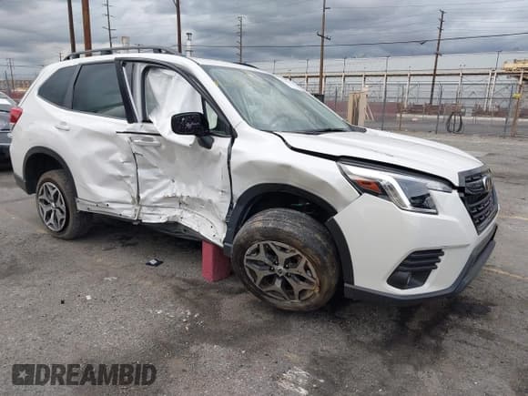 ✅ 2022 Subaru Forester Premium • VIN: JF2SKADC3NH402277 • Lot: 43720757. Listed on IAAI with 26,925 mi. Free auction sales archive from the USA and detailed vehicle history report at DreamBid. Image 6.