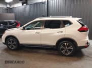✅ 2017 Nissan Rogue SL • VIN: JN8AT2MV6HW272062 • Lot: 42109915. Wystawiony na IAAI z przebiegiem 62 099 mil. Bezpłatny archiwum sprzedaży aukcyjnych z USA i szczegółowy raport historii pojazdu na DreamBid. Zdjęcie 14.