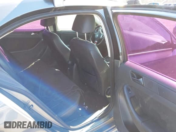 ✅ 2011 Volkswagen Jetta SE • VIN: 3VWDZ7AJ4BM080178 • Lot: 41772185. Wystawiony na IAAI z przebiegiem 140 897 mil. Bezpłatny archiwum sprzedaży aukcyjnych z USA i szczegółowy raport historii pojazdu na DreamBid. Zdjęcie 8.