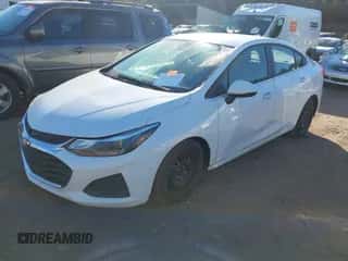 2019 Chevrolet Cruze LT z VIN 1G1BE5SM4K7109099, wystawiony jako IAAI lot #43620059 z przebiegiem 157 560 mil mil oraz . Historia ofert i sprzedaży dostępna na DreamBid. Obrazek 2.