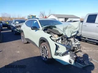 ✅ 2024 Chevrolet Trax 2RS • VIN: KL77LJE20RC231396 • Лот: 43630209. Опубликован ранее на IAAI с пробегом 37 070 миль. Бесплатный доступ к архиву аукционных продаж из США и подробный отчёт об истории автомобиля на DreamBid. Изображение 1.