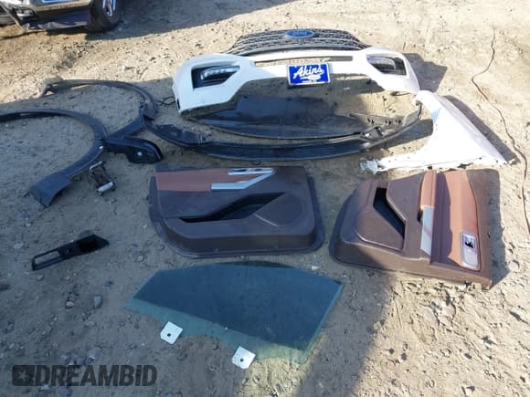 ✅ 2022 Ford Explorer King Ranch • VIN: 1FM5K8LC4NGC02872 • Lot: 41890290. Wystawiony na IAAI z przebiegiem 46 646 mil. Bezpłatny archiwum sprzedaży aukcyjnych z USA i szczegółowy raport historii pojazdu na DreamBid. Zdjęcie 12.