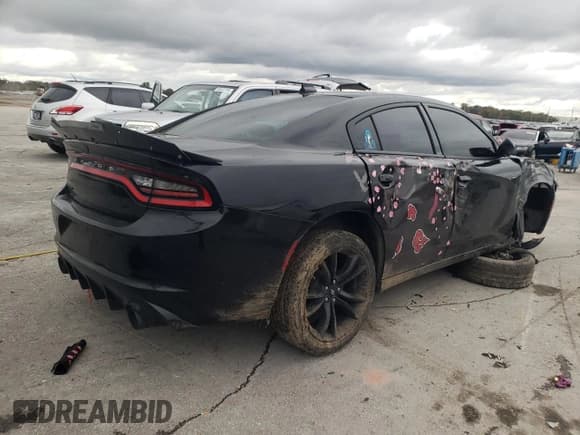 ✅ 2018 Dodge Charger SXT Plus • VIN: 2C3CDXHG4JH192214 • Лот: 90628035. Опубликован ранее на Copart с пробегом 110 798 миль. Бесплатный доступ к архиву аукционных продаж из США и подробный отчёт об истории автомобиля на DreamBid. Изображение 3.
