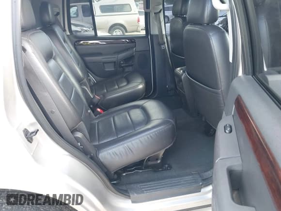 ✅ 2005 Ford Explorer Limited • VIN: 1FMZU75W05UB83140 • Lot: 41963895. Wystawiony na IAAI z przebiegiem 198 856 mil. Bezpłatny archiwum sprzedaży aukcyjnych z USA i szczegółowy raport historii pojazdu na DreamBid. Zdjęcie 8.