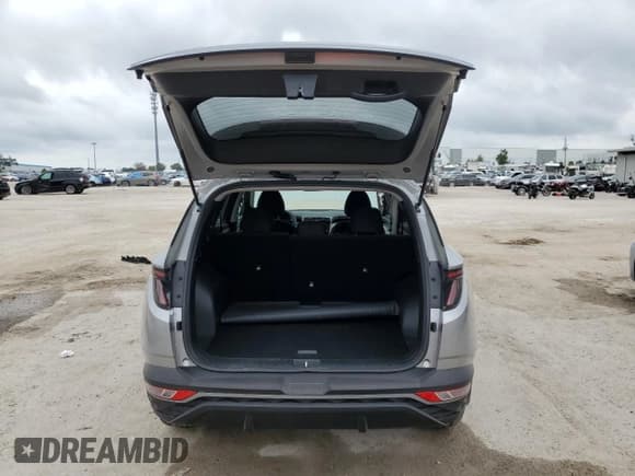 ✅ 2022 Hyundai Tucson SEL • VIN: 5NMJB3AE4NH080646 • Lot: 57768353. Wystawiony na Copart z przebiegiem 6 770 mil. Bezpłatny archiwum sprzedaży aukcyjnych z USA i szczegółowy raport historii pojazdu na DreamBid. Zdjęcie 6.