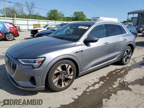 ✅ 2021 Audi e-tron Premium Plus • VIN: WA1LAAGE3MB012259 • Lot: 48824963. Wystawiony na Copart z przebiegiem 23 710 mil. Bezpłatny archiwum sprzedaży aukcyjnych z USA i szczegółowy raport historii pojazdu na DreamBid. Zdjęcie 1.