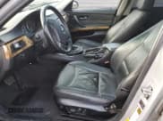 ✅ 2006 BMW 3 Series 325i • VIN: WBAVB17576NK32174 • Lot: 69791275. Wystawiony na Copart z przebiegiem Nie podano. Bezpłatny archiwum sprzedaży aukcyjnych z USA i szczegółowy raport historii pojazdu na DreamBid. Zdjęcie 7.