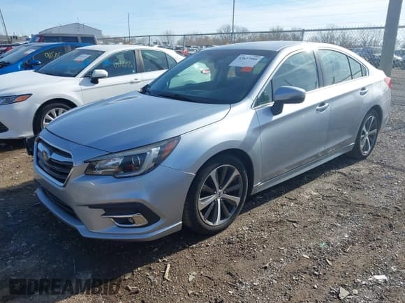 ✅ 2019 Subaru Legacy Limited • VIN: 4S3BNAJ67K3016300 • Lot: 43637981. Wystawiony na IAAI z przebiegiem 110 411 mil. Bezpłatny archiwum sprzedaży aukcyjnych z USA i szczegółowy raport historii pojazdu na DreamBid. Zdjęcie 2.