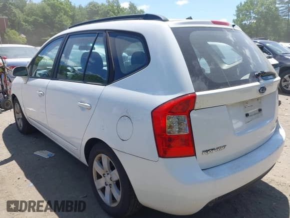 ✅ 2008 Kia Rondo LX • VIN: KNAFG526X87151416 • Lot: 42561032. Wystawiony na IAAI z przebiegiem 172 191 mil. Bezpłatny archiwum sprzedaży aukcyjnych z USA i szczegółowy raport historii pojazdu na DreamBid. Zdjęcie 3.