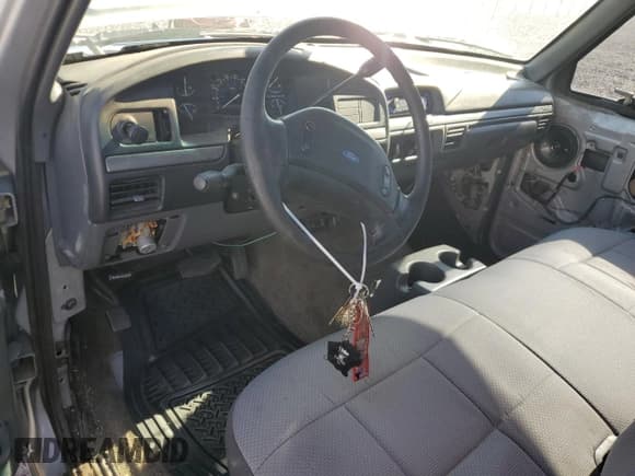 ✅ 1992 Ford F-250 • VIN: 1FTEF25N1NPB08128 • Lot: 56067595. Wystawiony na Copart z przebiegiem Nie podano. Bezpłatny archiwum sprzedaży aukcyjnych z USA i szczegółowy raport historii pojazdu na DreamBid. Zdjęcie 8.