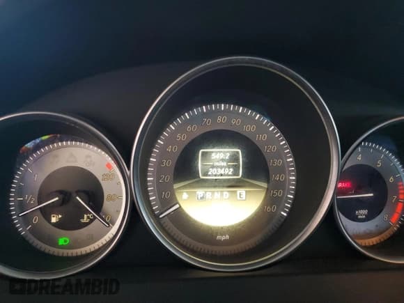 ✅ 2012 Mercedes-Benz C 250 • VIN: WDDGJ4HB1CF761720 • Lot: 83936655. Wystawiony na Copart z przebiegiem 203 492 mil. Bezpłatny archiwum sprzedaży aukcyjnych z USA i szczegółowy raport historii pojazdu na DreamBid. Zdjęcie 9.